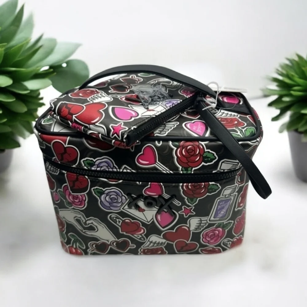 💕▪️Betsey johnson▪️roses And Hearts print cosmetic Travel Case With Pouch